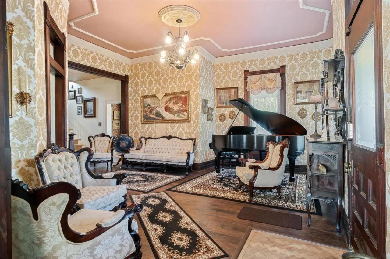 Four Winds Victorian Venue & Suites Bonham Экстерьер фото