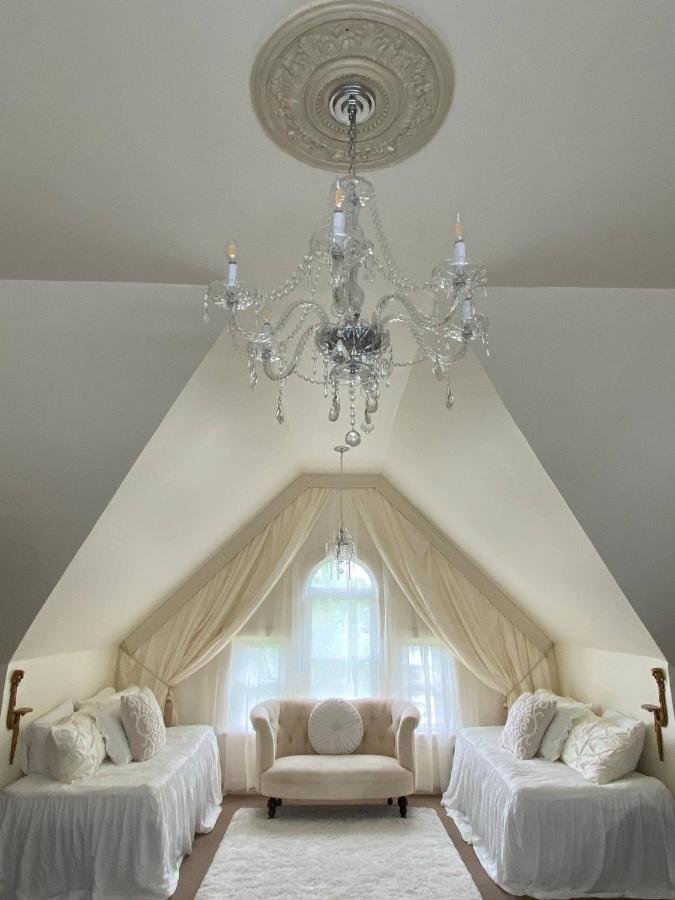 Four Winds Victorian Venue & Suites Bonham Номер фото