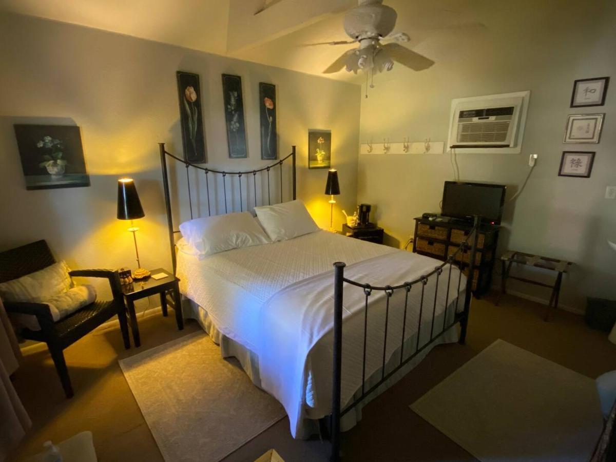 Four Winds Victorian Venue & Suites Bonham Экстерьер фото