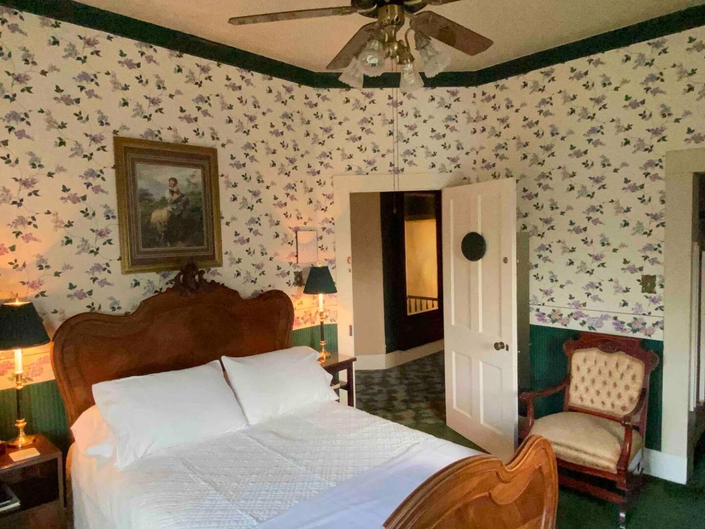Four Winds Victorian Venue & Suites Bonham Экстерьер фото