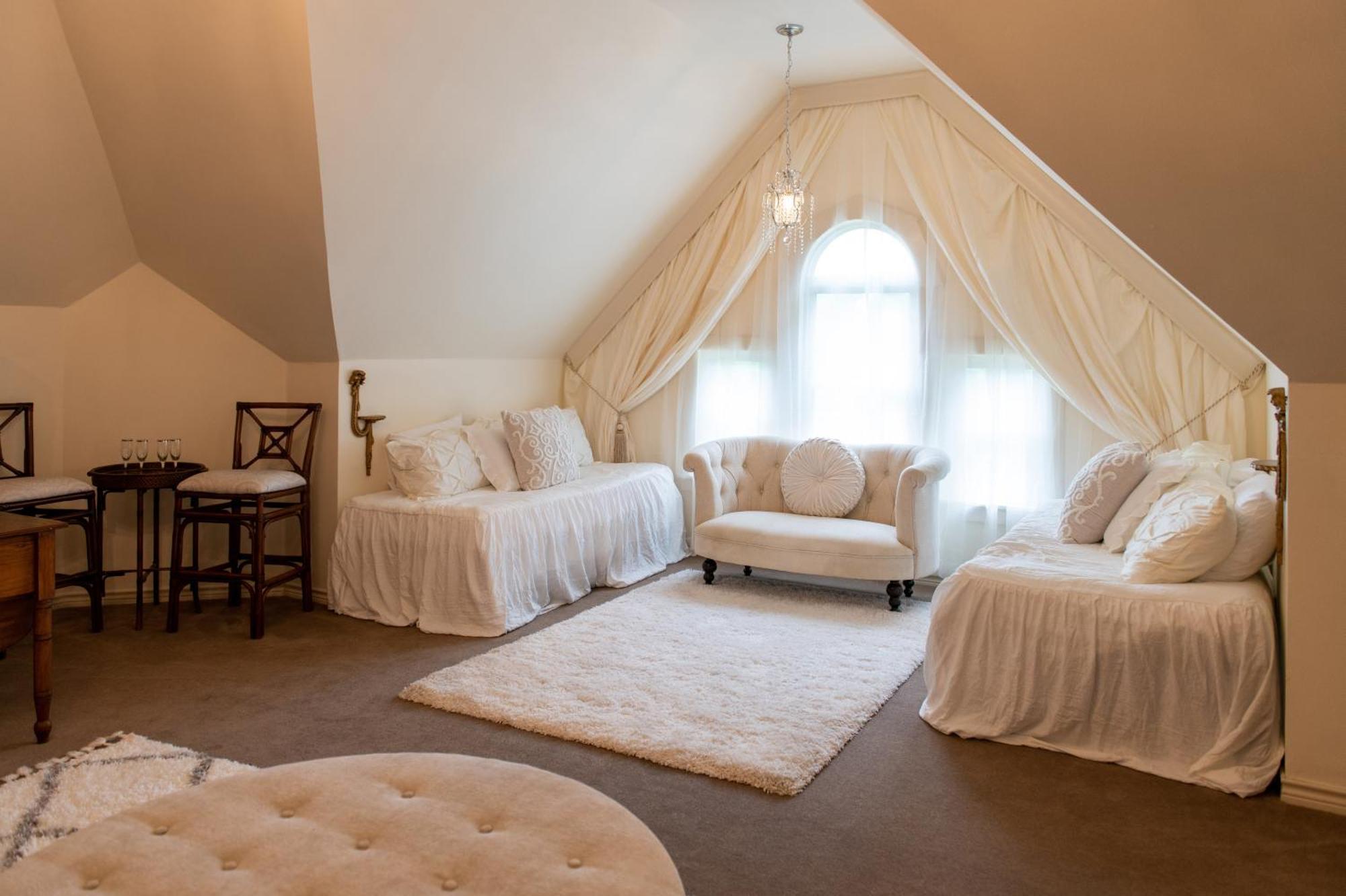 Four Winds Victorian Venue & Suites Bonham Номер фото