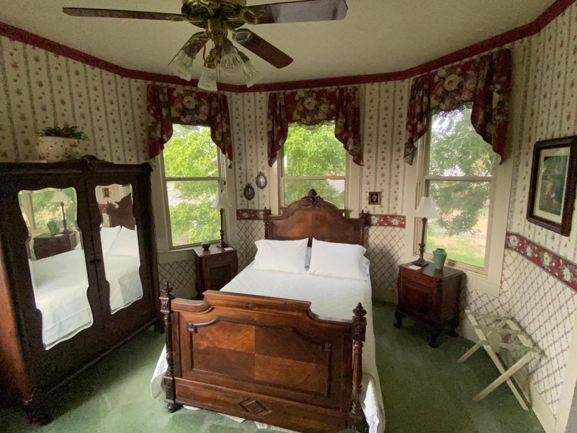 Four Winds Victorian Venue & Suites Bonham Экстерьер фото