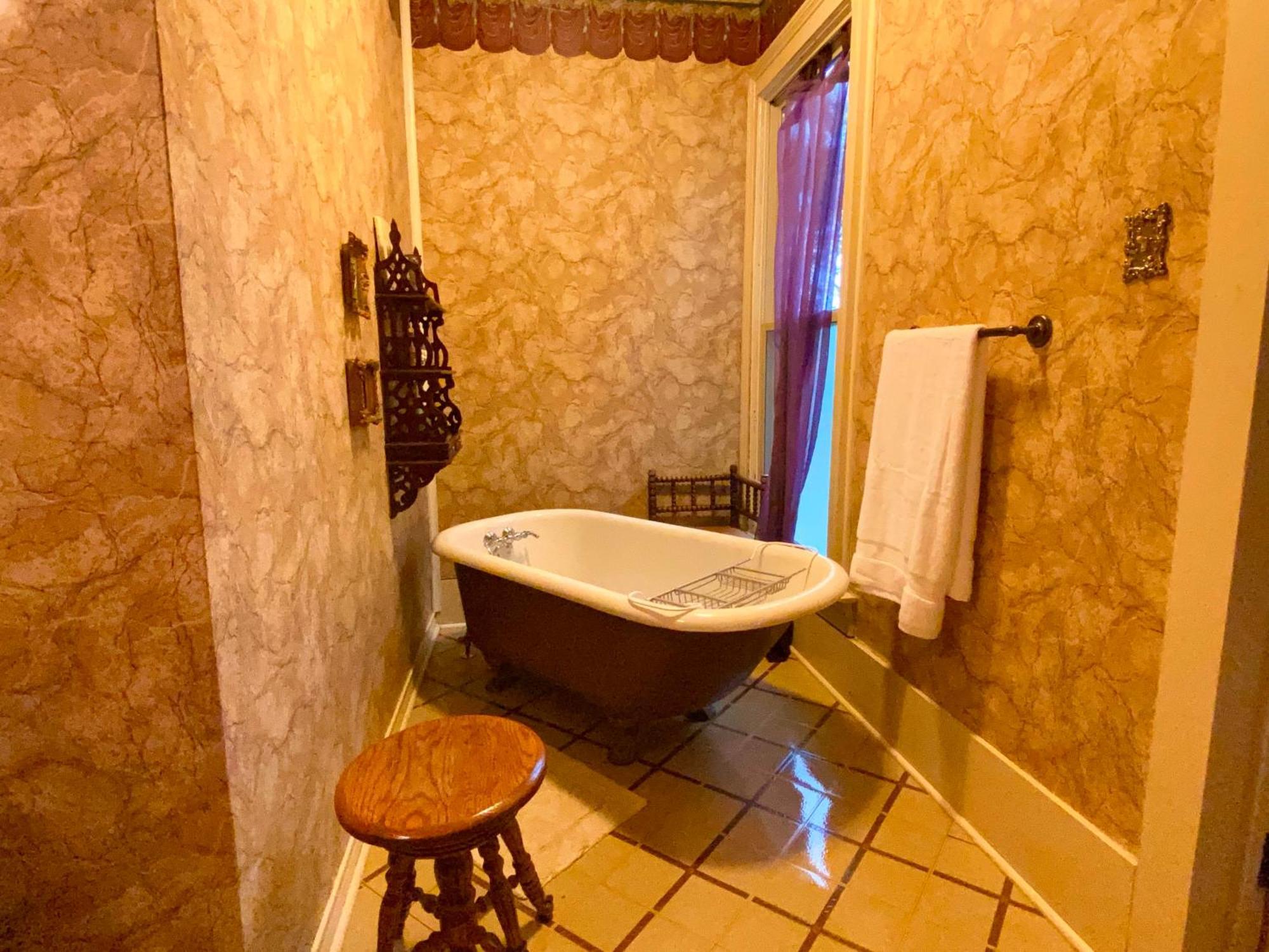 Four Winds Victorian Venue & Suites Bonham Экстерьер фото